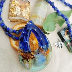 Natural gemstone dried flowers Resin necklace